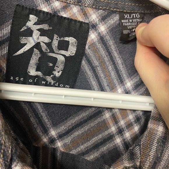 2/$20❤️- SHIRT | Men’s Age of Wisdom shirt size XL (fits like a large) - Picture 2 of 3